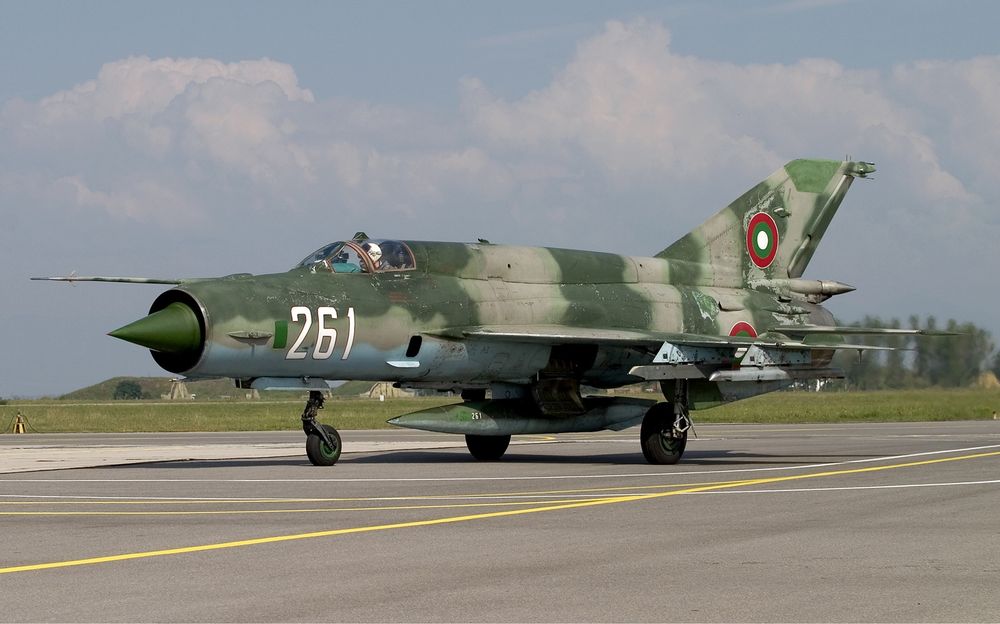 이미지:Bulgarian_Air_Force_Mikoyan-Gurevich_MiG-21bis_Lofting-5.jpg