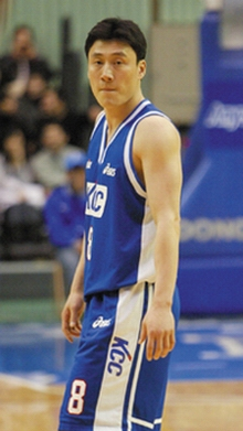 파일:2004-05시즌 전주 KCC 이지스 8번 이형주 원정 유니폼.png