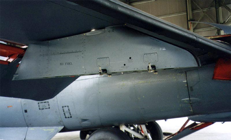파일:F-111C-WING-PYLON.jpg