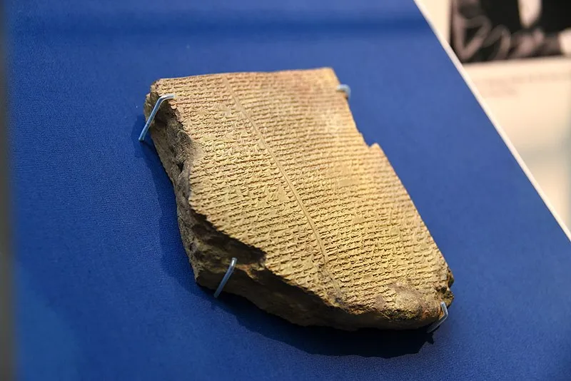 파일:800px-Tablet_XI_or_the_Flood_Tablet_of_the_Epic_of_Gilgamesh,_currently_housed_in_the_British_Museum_in_London.jpg