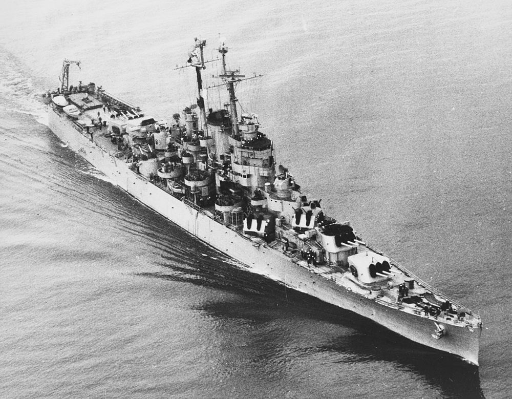 파일:1280px-USS_Huntington_(CL-107)_underway_on_12_April_1948_(NH_98941).jpg