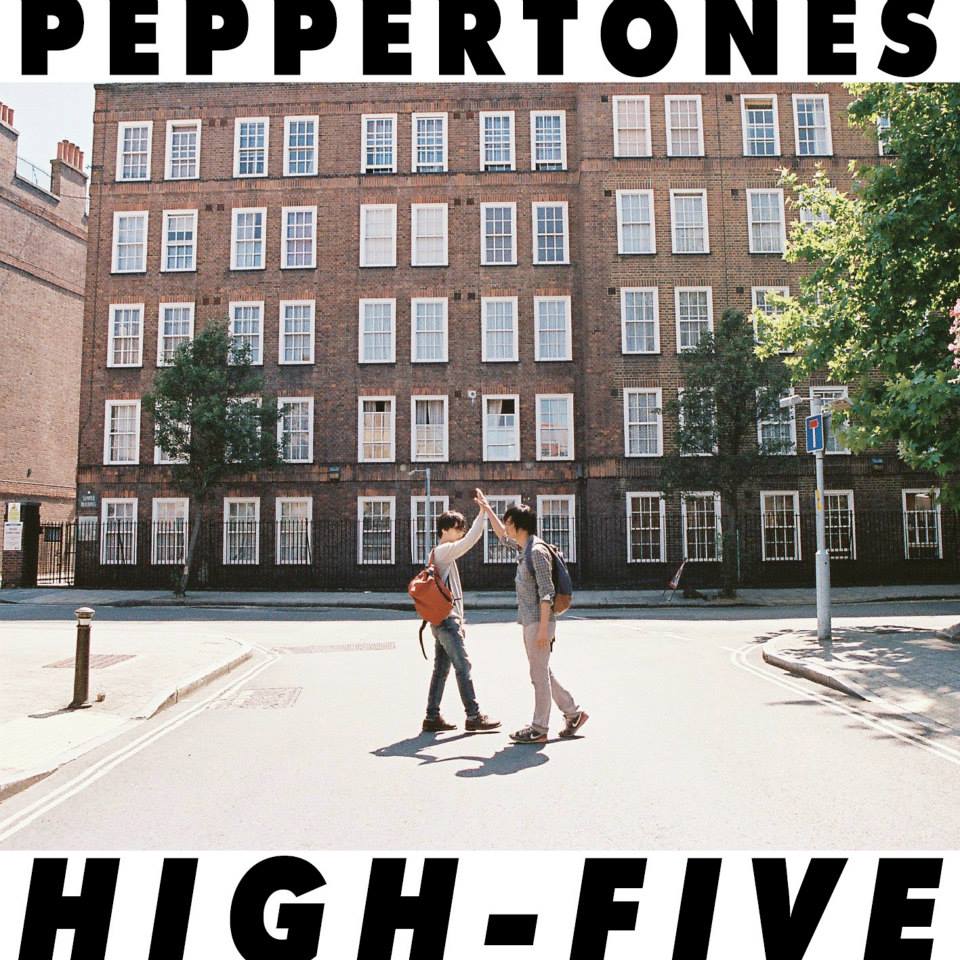 파일:peppertones_high_five.jpg
