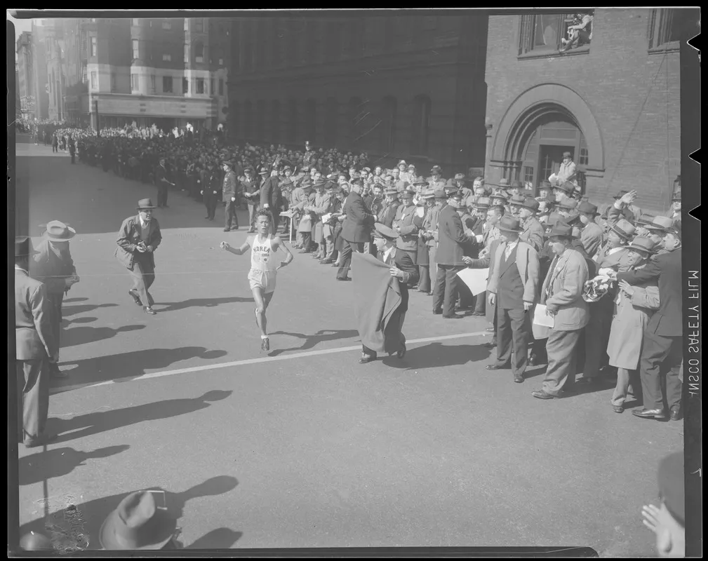파일:Yun Bok Suh, 1947 Boston Marathon champion(Boston Public Library).jpg