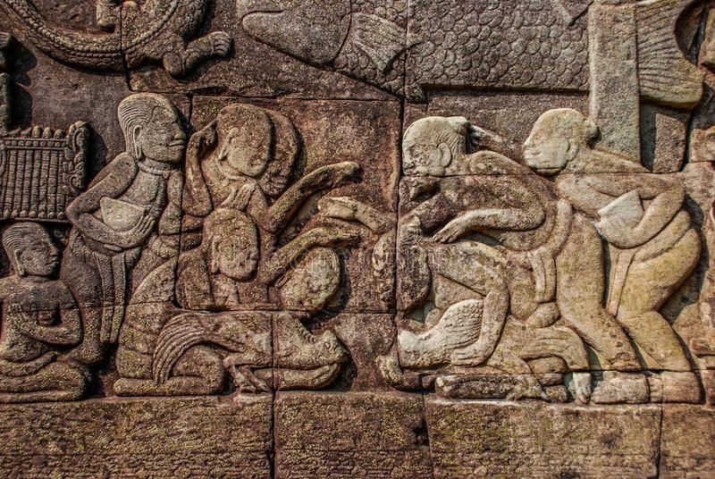 파일:men-betting-their-fighting-roosters-walls-angkor-wat-men-placing-bets-their-roosters-carved-walls-angkor-136544122.jpg