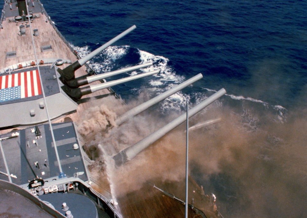 파일:external/upload.wikimedia.org/USS_Iowa_BB61_Iowa_Explosion_1989.jpg