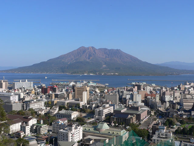 파일:external/upload.wikimedia.org/Kagoshima_and_Sakurajima.jpg