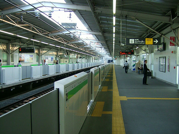 파일:external/upload.wikimedia.org/600px-Tokyu-railway-meguro-line-Fudomae-station-platform.jpg