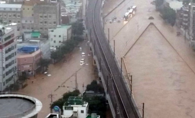 파일:2014년 부산 폭우 부산대역 근처.jpg