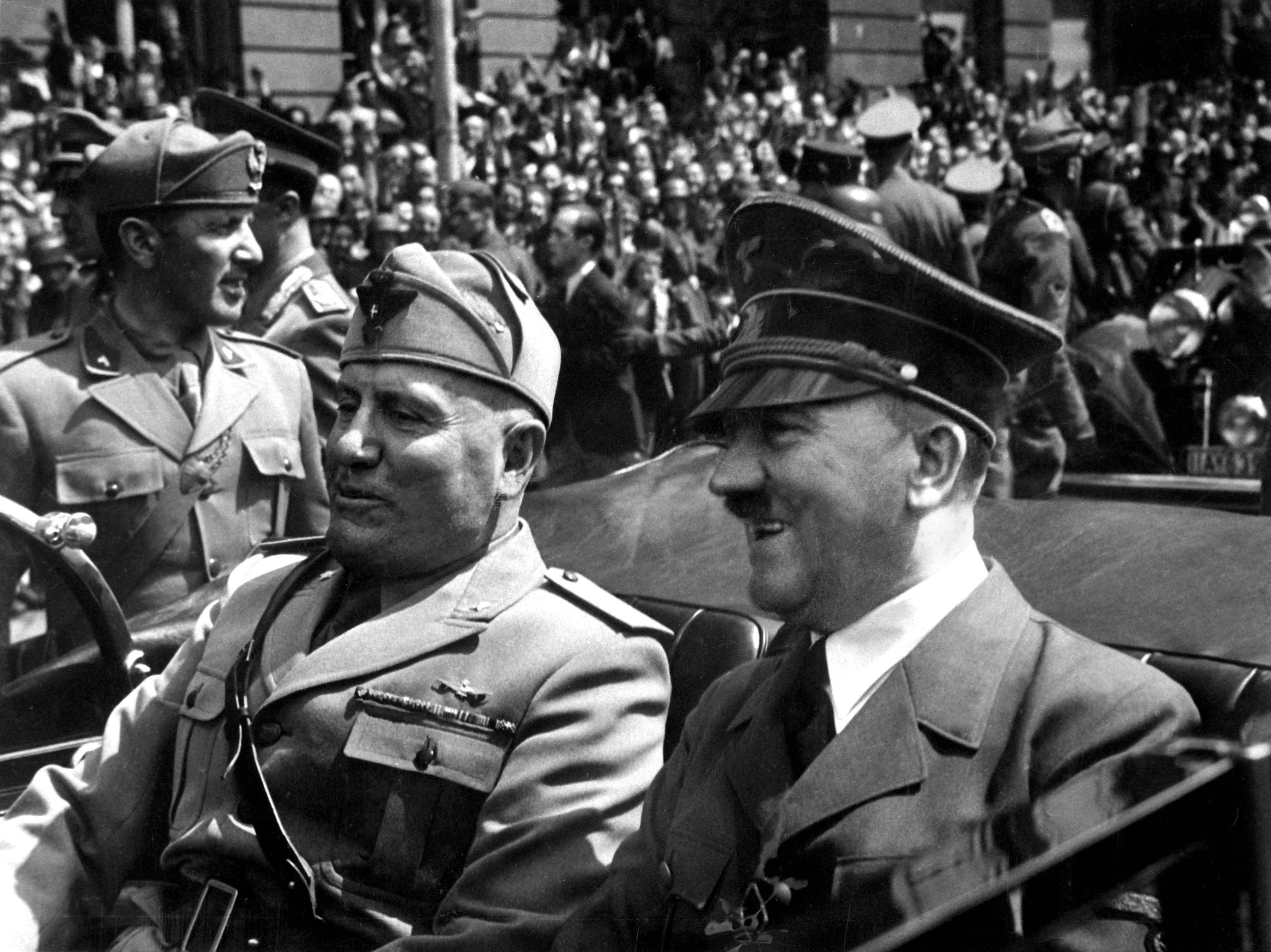 파일:Hitler_and_Mussolini_June_1940.jpg