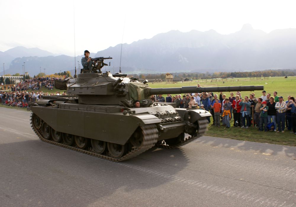 파일:Centurion_MK_III_Seite_-_Schweizer_Armee_-_Steel_Parade_2006.jpg