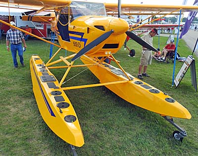 파일:Aerotrek-floats-ELSA-front.jpg