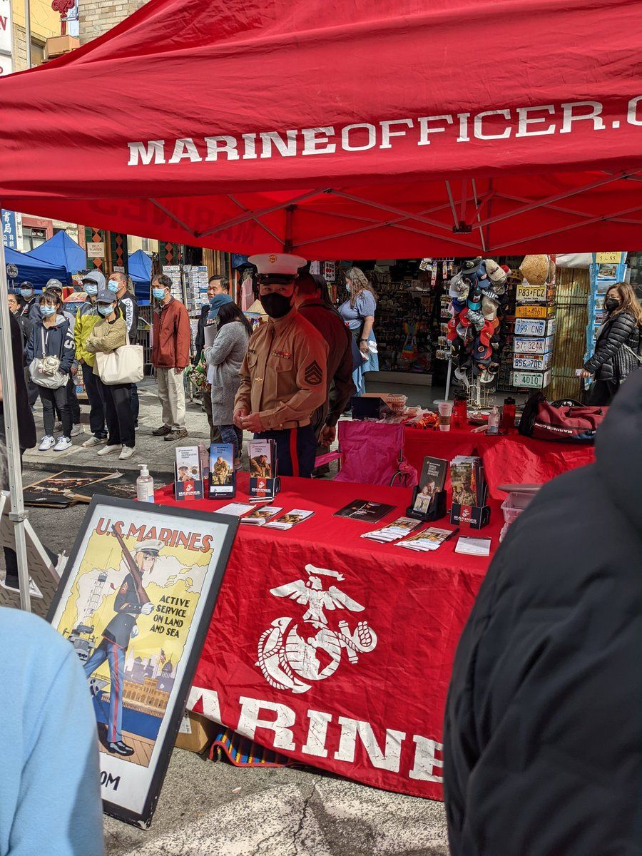 파일:US Marine recruiting boothNY.jpg