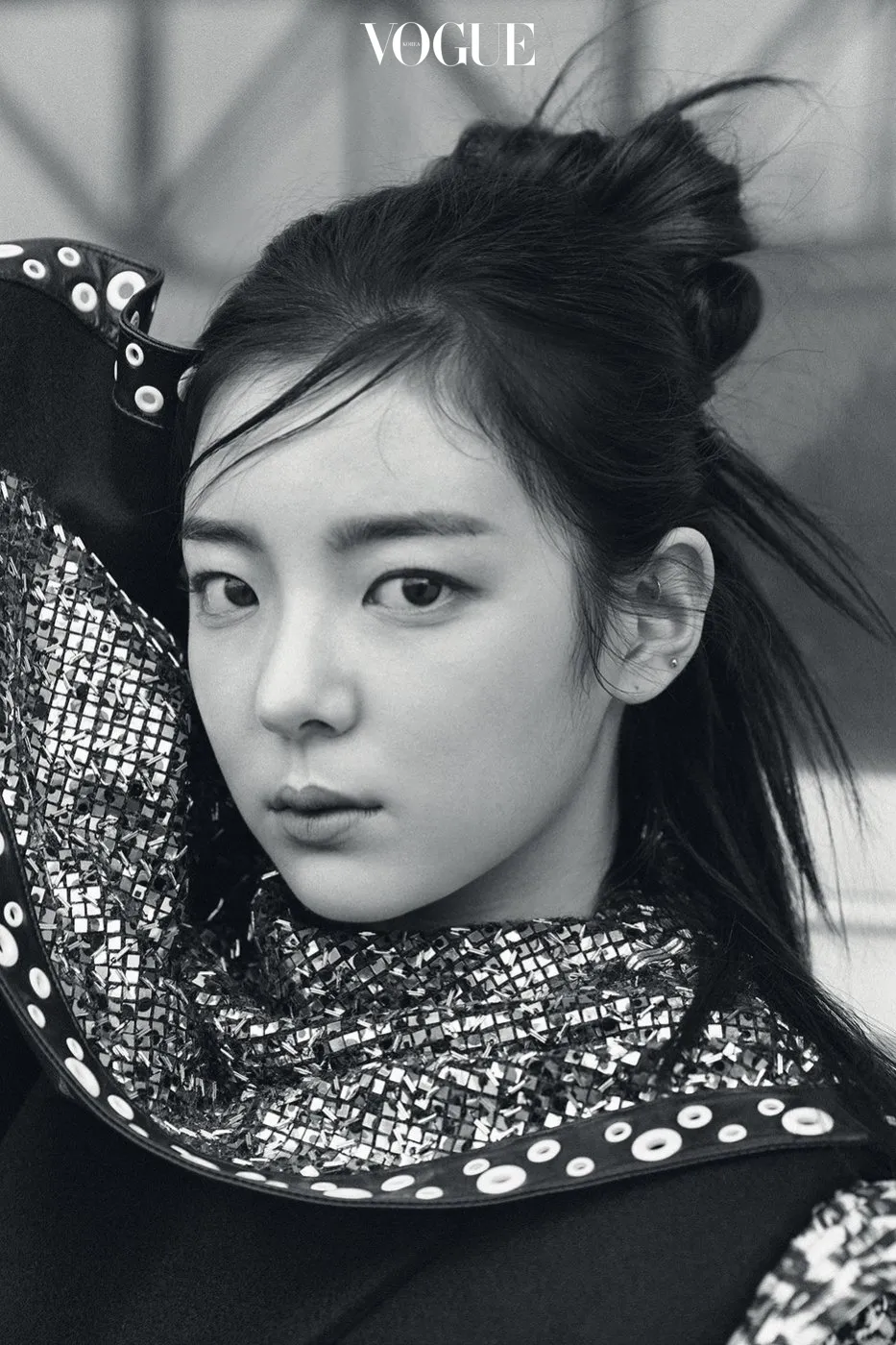 파일:Vogue Korea 19년 7월호 리아.jpg