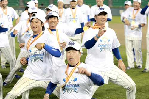 파일:2011 한국시리즈 우승티셔츠2.jpg