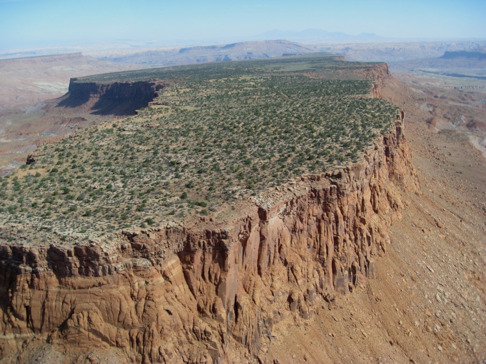 파일:external/upload.wikimedia.org/Over_Monument_Valley,_Navajo_Nation.jpg