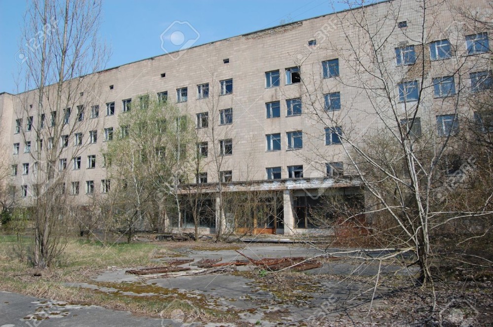 파일:external/previews.123rf.com/8410121-APR-25-2009-Chernobyl-area-Lost-city-Pripyat-Modern-ruins-Hospital-Ukraine-Kiev-region-April-25-2009-Stock-Photo.jpg