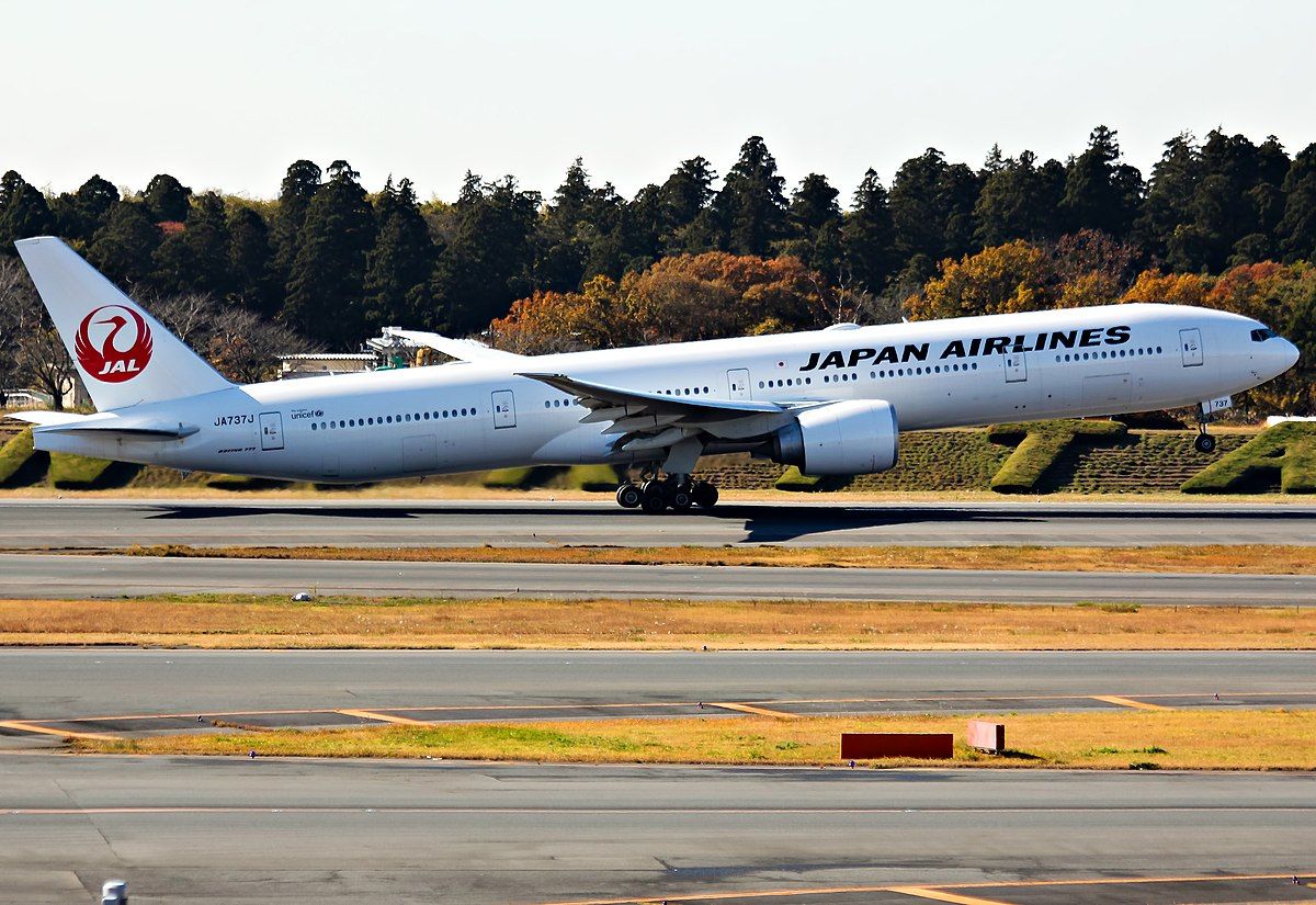 파일:Japan Airlines Boeing 777-346ER JA737J.jpg