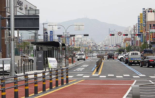 파일:external/upload.wikimedia.org/640px-Sejong_BRT_Nongsusan_Ogeori_Station.jpg