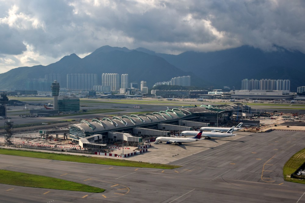 파일:external/upload.wikimedia.org/Hong_Kong_International_Airport_Midfield_Concourse.jpg