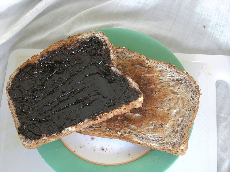 파일:external/upload.wikimedia.org/800px-Marmite_thick_spread_toasted_bread.jpg