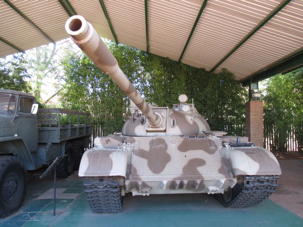 파일:South African National Museum of Military History, Johannesburg T-55.jpg