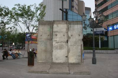 파일:Seoul Berlin Wall.jpg