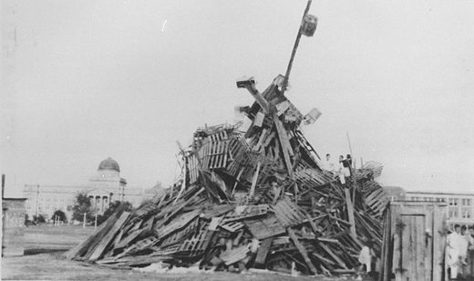 파일:external/upload.wikimedia.org/1928_bonfire.jpg