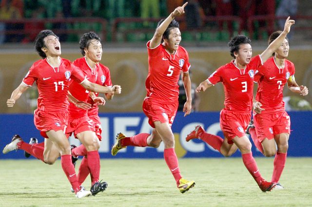 파일:2008~10-대한민국축구국가대표팀-주유니폼-빨간색하의.jpg