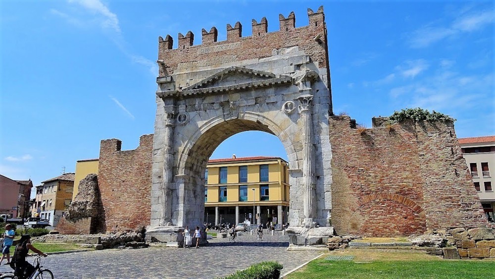 파일:Rimini.Triumphal.Gate.jpg