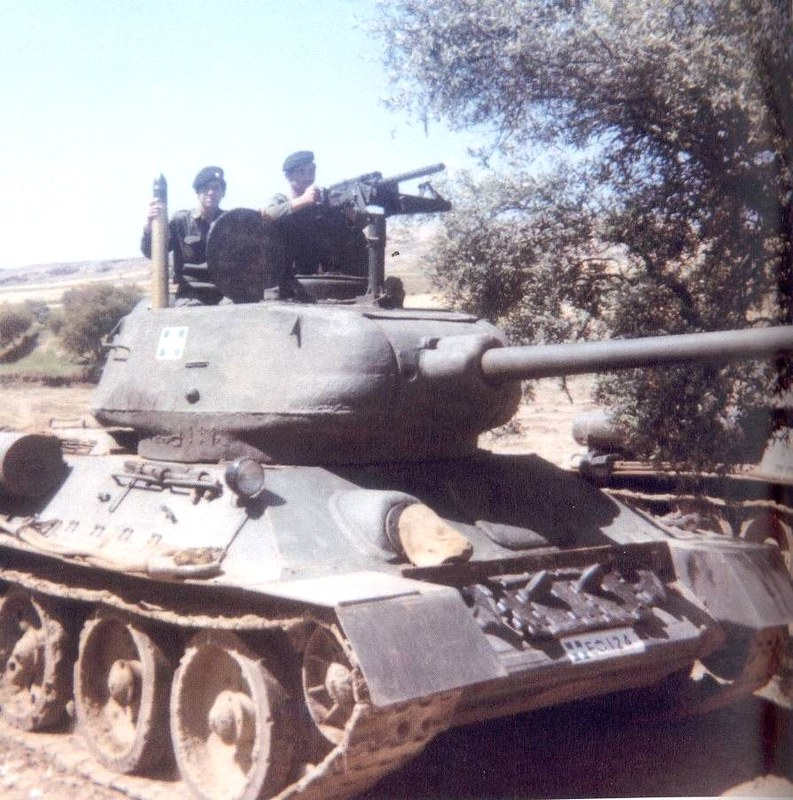 파일:Cypriot National Guard Army's T-34-85 with US M1919 machine gun.png