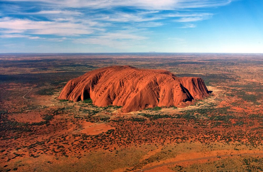 파일:Uluru_helicopter_view.jpg