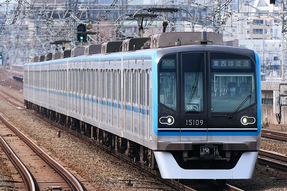파일:Tokyo-Metro-Series15000_15109.jpg