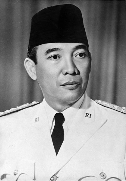 파일:external/upload.wikimedia.org/418px-Presiden_Sukarno.jpg