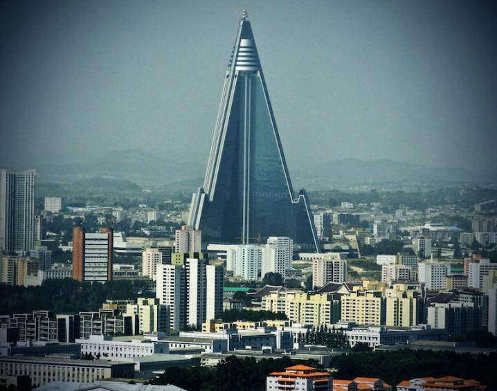 파일:external/www.ultimateplaces.net/Ryugyong-Hotel-in-North-Korea.jpg