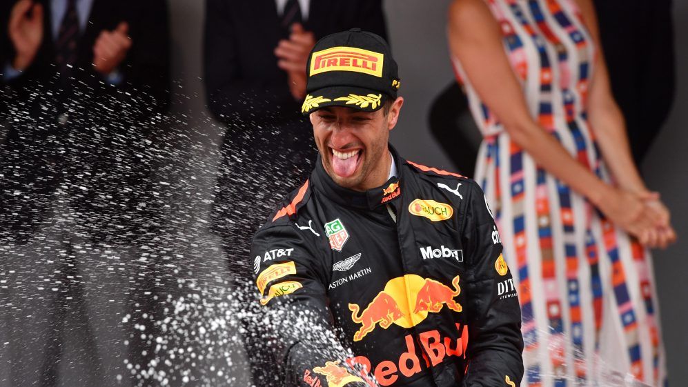 파일:Daniel Ricciardo 2016 Winning.jpg