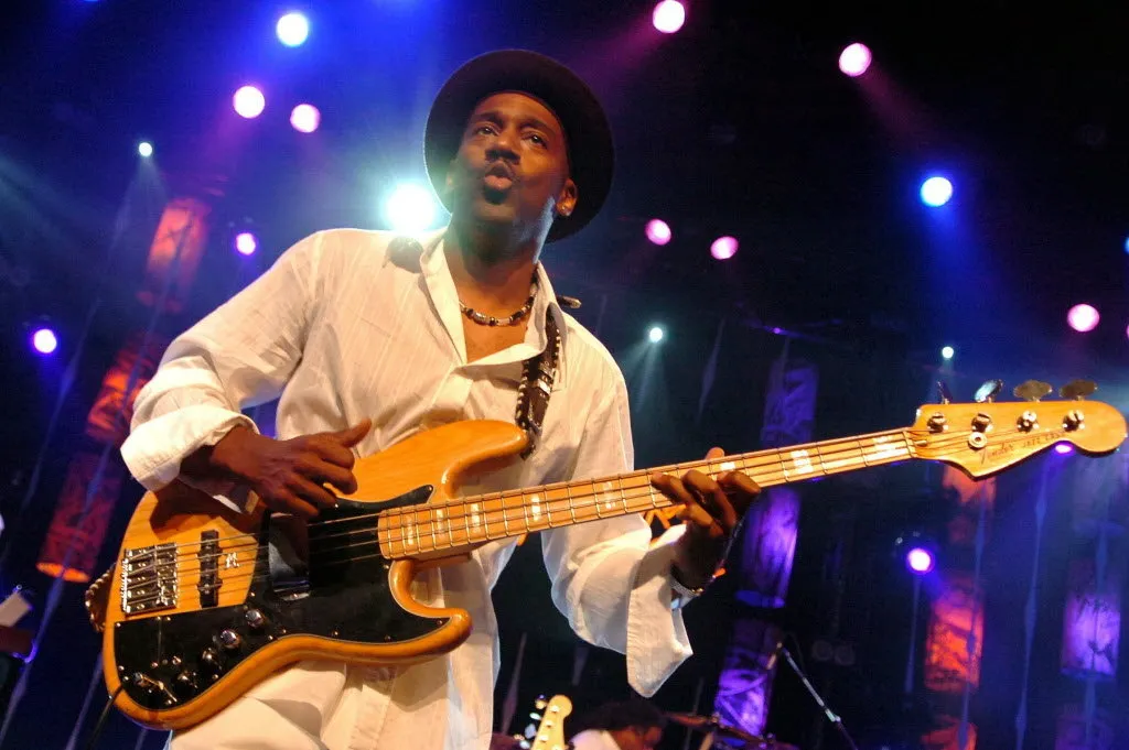 파일:Marcus Miller 77 Fender Jazz Bass.jpg