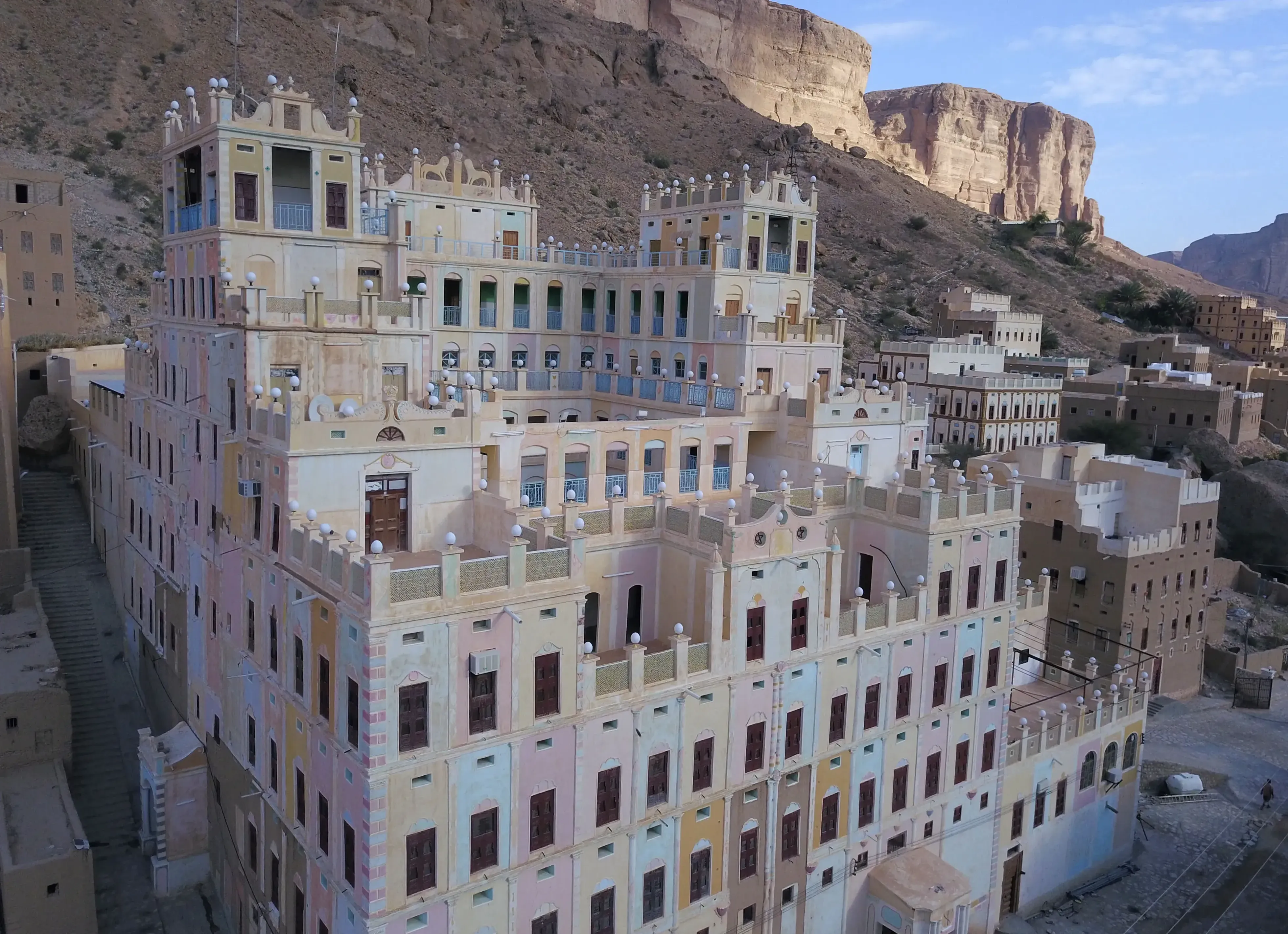 파일:예멘 호텔 1.webp