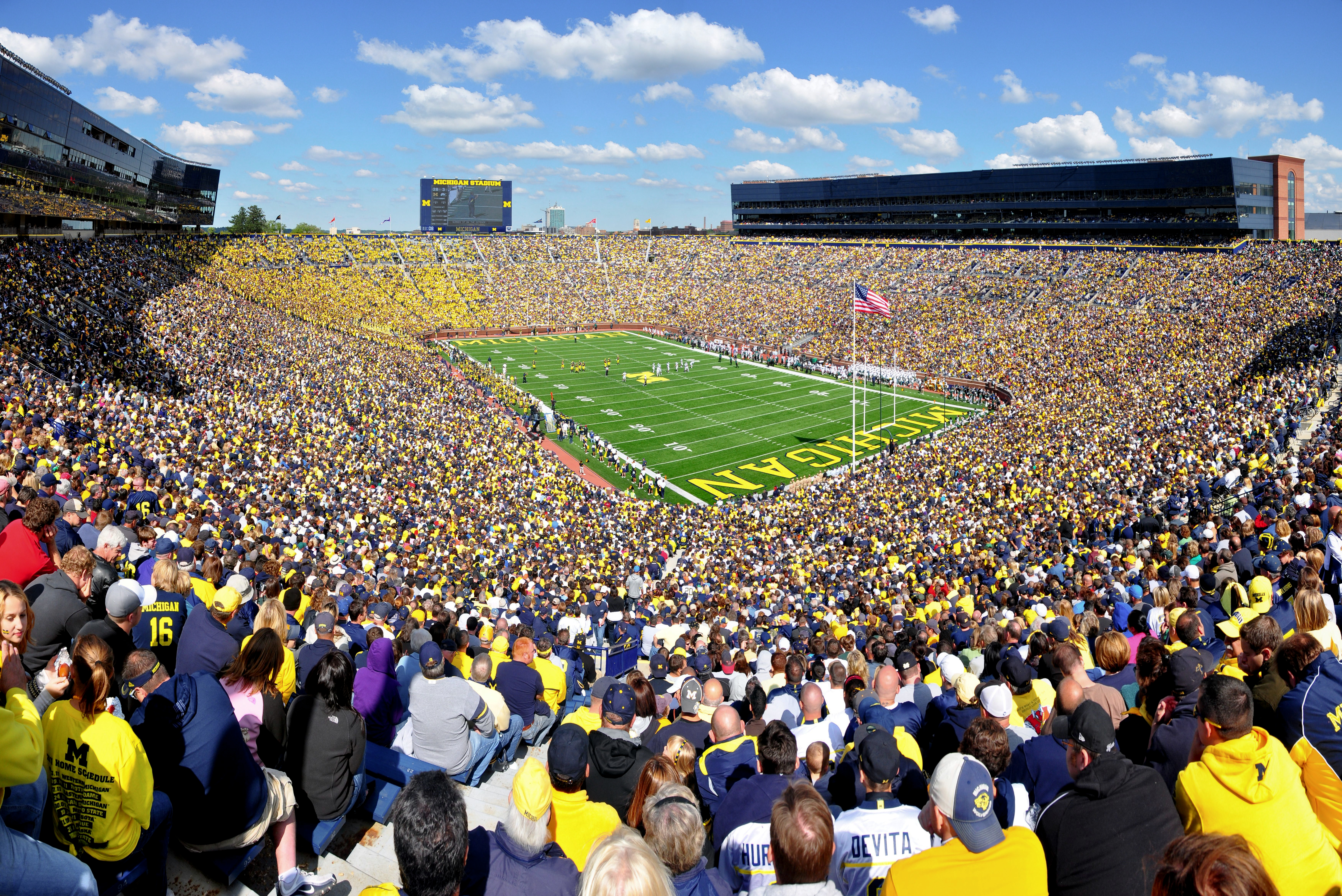 파일:external/upload.wikimedia.org/Michigan_Stadium_2011.jpg