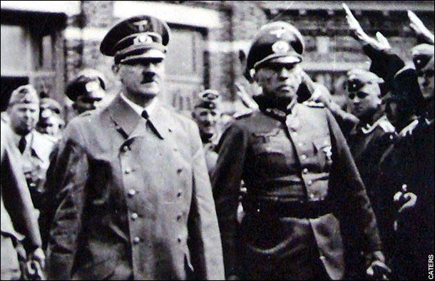 파일:external/www.fpp.co.uk/Hitler_Brussels_010640.jpg