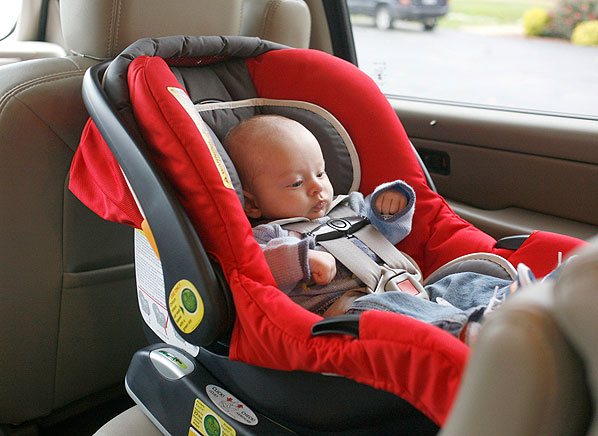 파일:external/static3.consumerreportscdn.org/NHTSA-infant-seat-2.jpg