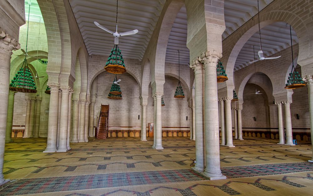 파일:Internal_view_of_the_Great_Mosque_of_Mahdia.jpg