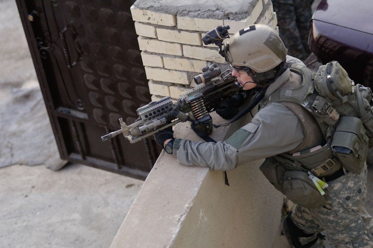 파일:external/upload.wikimedia.org/1280px-U.S._Army_Ranger%2C_2nd_Battalion%2C_75th_Ranger_Regiment_providing_Overwatch_in_Iraq_2009.jpg