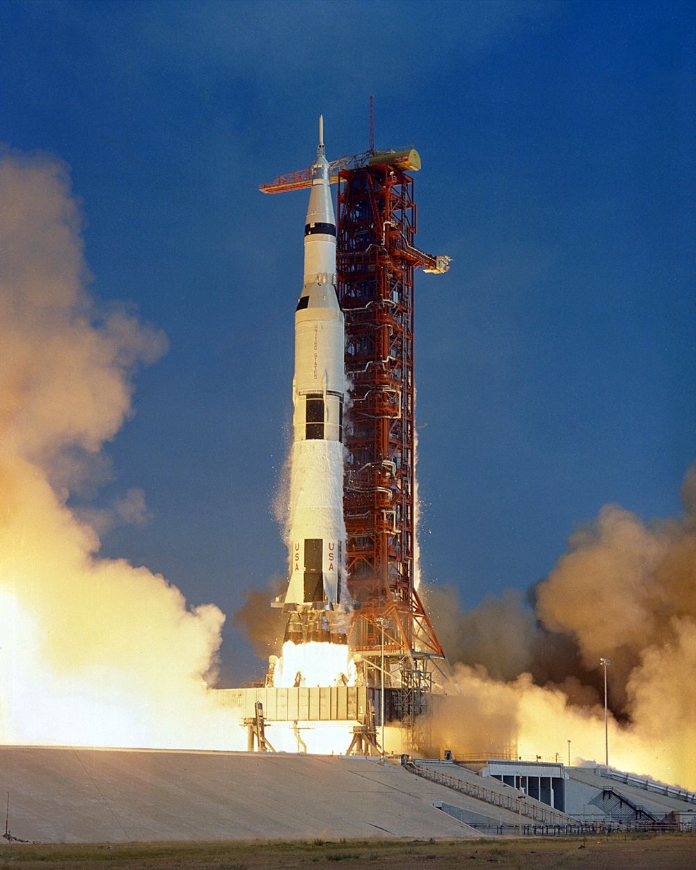 파일:Apollo_11_Launch_-_GPN-2000-000630.jpg