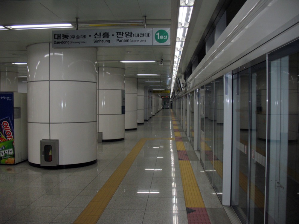 파일:external/upload.wikimedia.org/DJET_Daejeon_Station-Platform.jpg