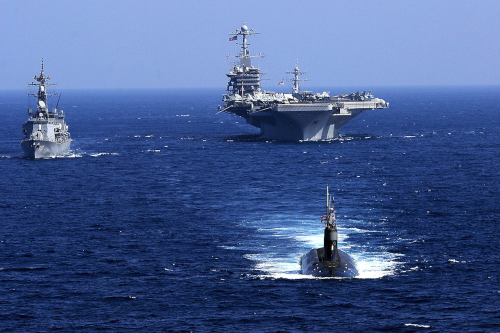 파일:external/upload.wikimedia.org/1280px-USS_Seawolf_%28SSN-21%29_with_carrier%2C_japanese_destroyer.jpg