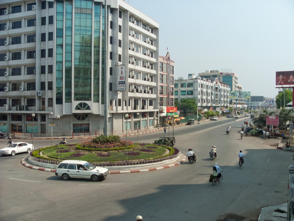 파일:external/upload.wikimedia.org/Mandalay_street.jpg