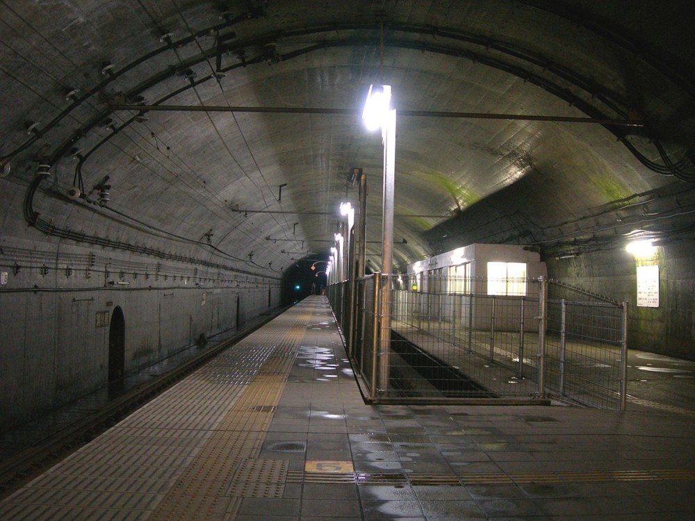 파일:external/upload.wikimedia.org/1280px-Doai-Station-Platform_for_Nagaoka.jpg