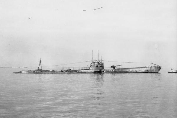 파일:Japanese_submarine_Maru-4_in_1919.jpg