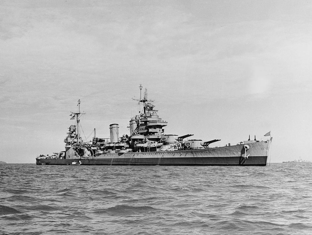 파일:1280px-USS_San_Francisco_(CA-38)_off_the_Korean_coast,_28_September_1945.jpg