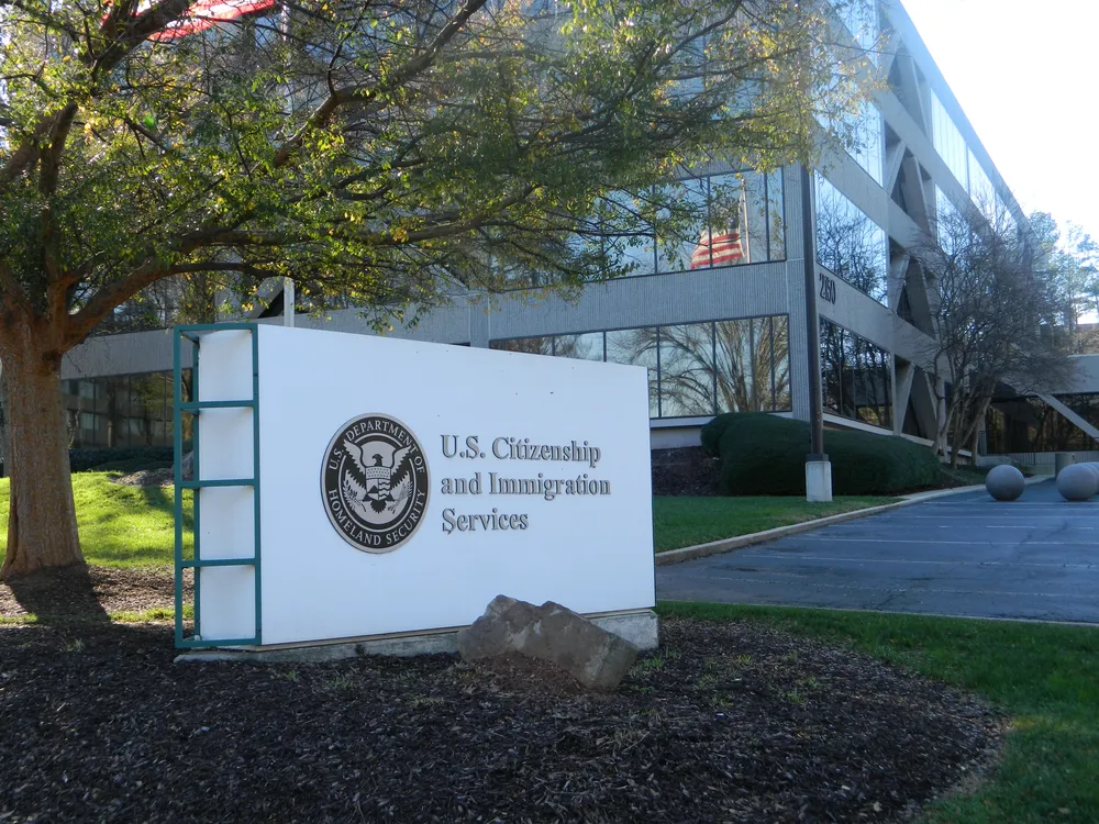 파일:U.S._Citizenship_and_Immigration_Service.jpg